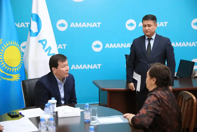 Аким области Асхат Шахаров провел прием граждан, обсуждая социальные вопросы и жилищные условия {city2}
