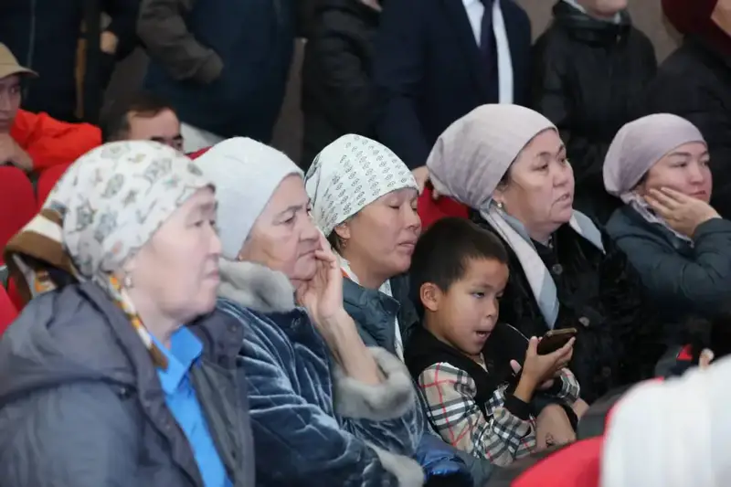 Нурдаулет Килыбай обсудил проблему безработицы в Каракиянском районе и встретился с жителями села Жетыбай (3)