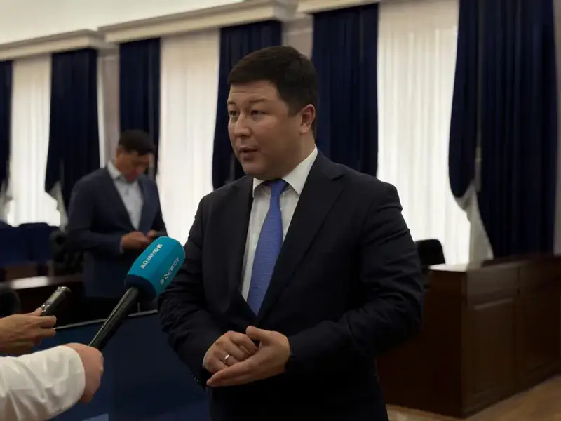 Вице-министр Рахымжан Исакулов встретился с жителями Уральска для обсуждения приватизации завода АО "Зенит" {city2}