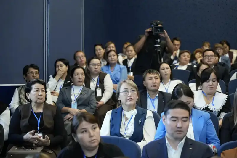 В городе Алатау состоялся областной Языковой форум в формате TED Talks с участием учителей, преподавателей и учёных (5)