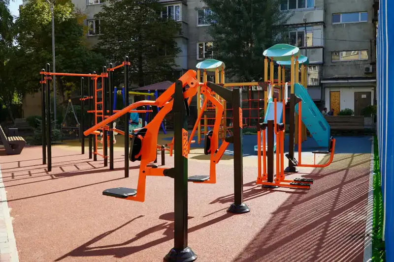 В Медеуском районе Алматы завершен капитальный ремонт 60 дворов с установкой современных площадок {city2}