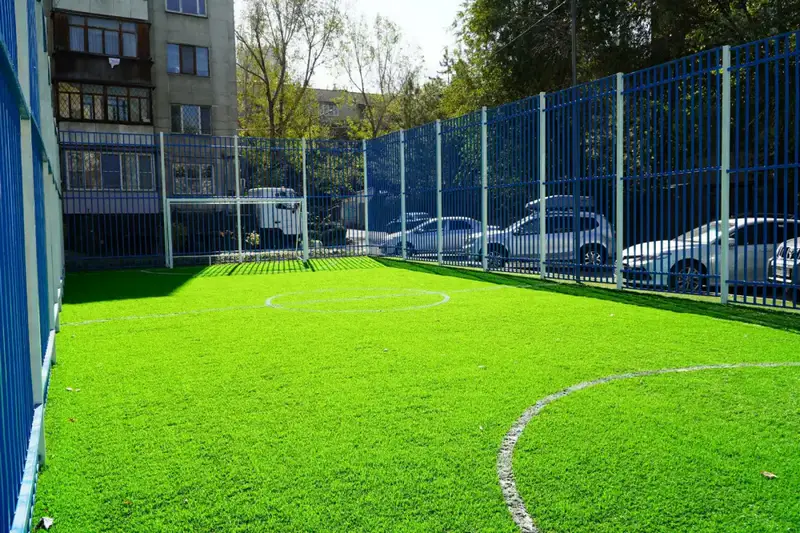 В Медеуском районе Алматы обновляют 60 дворов (2)