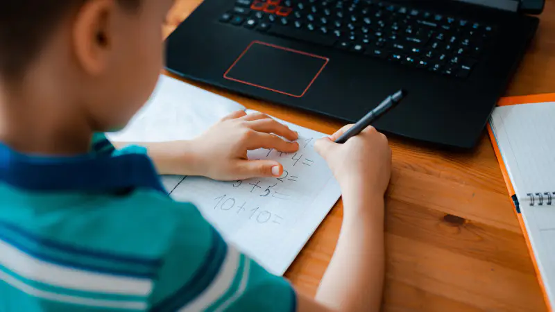 Гонконгский грипп и ОРВИ приводят к дистанционному обучению в 12 регионах Казахстана: 10 000 классов закрыты на фоне ожидания холодов {city2}