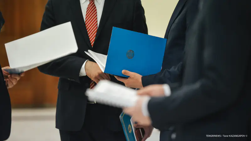 Госслужащие против изменения рабочего графика: возможные последствия для региона Абай {city2}