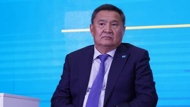 Журналисты задали вопрос Акиму Акмолинской области Марату Ахметжанову о плохом состоянии придорожных туалетов на трассе Астана – Бурабай, что вызвало недовольство со стороны Акима. {city2}