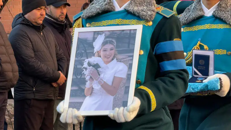 Трагическая утрата фельдшера Улданы Мырзуан: общество осознает важность защиты медицинских работников {city2}