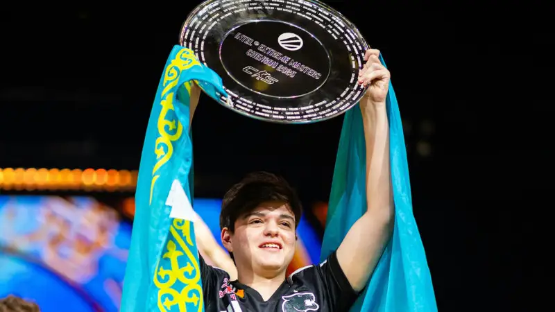 Казахстанский снайпер Даниил 'molodoy' Голубенко и команда Furia завоевали титул лучших в мире на турнире с призовым фондом в миллион долларов! {city2}