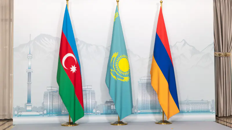 Премьер-министр Армении Никол Пашинян в ходе брифинга в Астане подчеркнул важную роль Казахстана в процессе мирного урегулирования конфликта между Арменией и Азербайджаном. Он отметил, что содействие Казахстана имеет значительное значение для достижения с {city2}