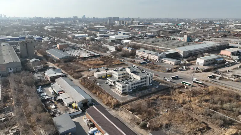 Второй филиал восьмой поликлиники в Чугунке. Фото: ©️ / Маржан Куандыкова. Снимок с дрона