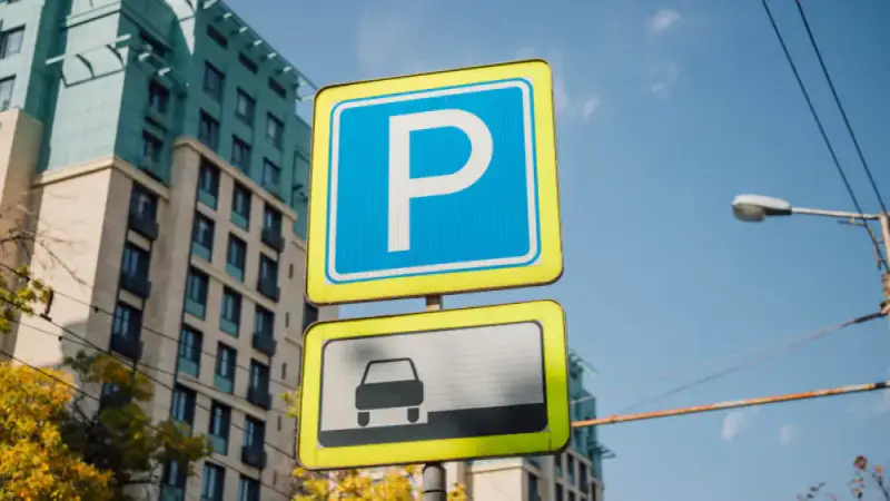 Алматы и Астана: Депутат предлагает запретить частные парковки {city2}