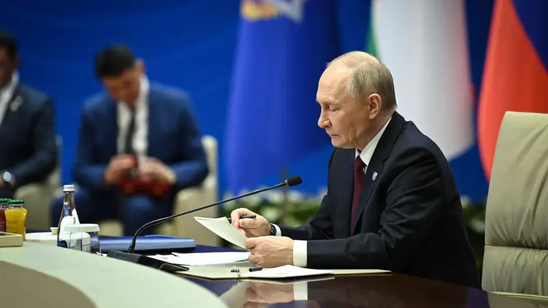 Путин обозначил «красную линию»: мир в Украине возможен только после отступления ВСУ {city2}