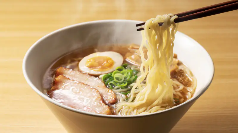 Лапша, которая может стать 'пауком' в вашей тарелке: как рамен угрожает вашему здоровью и репродуктивной функции {city2}