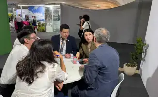 Вице-министр Мансур Ошурбаев и Жан-Пьерро Насси обсуждают экологические инициативы на COP30