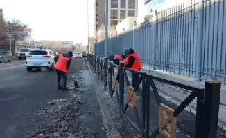 В Астане продолжаются снегоуборочные работы: задействовано почти 400 единиц специальной техники