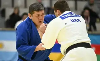 Столичные сурдо-борцы завоевали две медали в первый день турнира в Японии