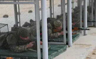 Обкатка танком и стрельбы из АК-74 для новобранцев морской пехоты в Мангистауской области