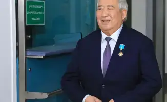 Актюбинцы встретили героя труда Амангоса Тулеуова