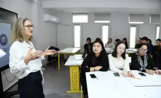 Клеа Фернандез обсудила методику Lesson Study в университете Абая