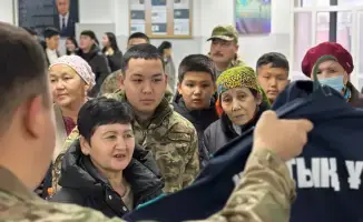 Родители гвардейцев исследуют военное братство в Туркестане