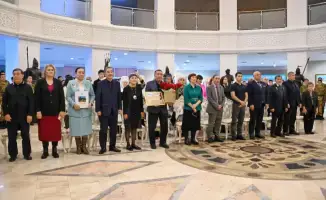 Память о павших солдатах: вручение медалей родственникам казахстанских воинов