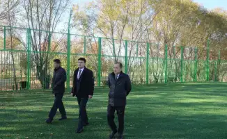 В Сарыагаше открыты новые объекты для отдыха и спорта: малое футбольное поле и детская игровая площадка