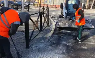 В Астане ночью задействовано почти 500 единиц спецтехники для уборки снега с улиц