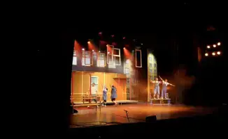 В Астане состоялась премьера спектакля «Жылы мұң» с использованием технологий искусственного интеллекта