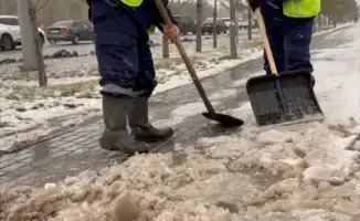 Устранение последствий зимней непогоды: 3 000 коммунальщиков очищают Астану от снега и наледи