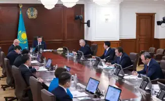 Совещание Олжаса Бектенова: министры обсуждают развитие транспортной отрасли и планы по улучшению аэропортов и дорог