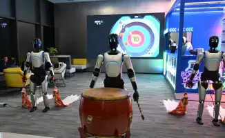 Аким Алматы Дархан Сатыбалды и сооснователь AgiBot Пэн Чжихуэй подписали Меморандум о сотрудничестве в области робототехники и ИИ