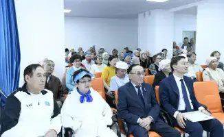 80-летний марафонец встретился с пенсионерами Астаны