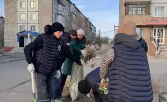Активное участие местных жителей и волонтёров в субботниках области Ұлытау в рамках акции 'Чистый Казахстан'