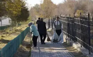 Чистота и озеленение: Общественный субботник в Казыгурте как шаг к улучшению экологии района