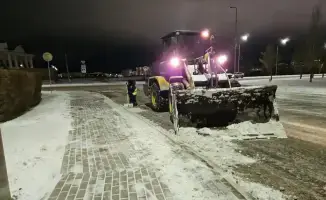 В Астане продолжается ночная снегоуборка с привлечением более тысячи единиц спецтехники