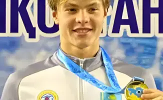 Егор Попов из Казахстана устанавливает новый национальный рекорд в плавании на дистанции 100 метров