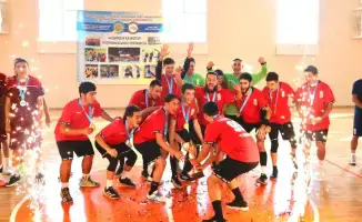 Команда "Туран" из Туркестанской области одержала победу на чемпионате страны по гандболу в Шымкенте, не уступив ни одной игры.