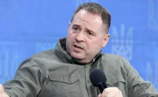 Экс-глава офиса президента Украины Андрей Ермак планирует отправиться на фронт после отставки и обысков: возможные последствия для политической сцены