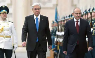 В Акорде состоялась церемония встречи премьер-министра Армении Никола Пашиняна, который прибыл в Казахстан с официальным визитом. Мероприятие прошло в торжественной обстановке, подчеркивающей важность двусторонних отношений между Арменией и Казахстаном.