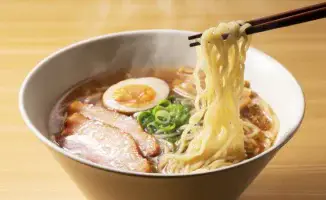 Лапша, которая может стать 'пауком' в вашей тарелке: как рамен угрожает вашему здоровью и репродуктивной функции