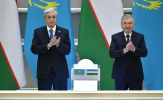 Токаев и Мирзиёев опровергли мифы о соперничестве Казахстана и Узбекистана на совместном брифинге