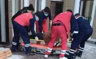 В Астане произошла трагедия: лифт в жилом комплексе "Арыстан" упал, что привело к серьезным последствиям. Акимат города прокомментировал инцидент, отметив, что ведутся "разборки" с застройщиком по поводу соблюдения норм безопасности.