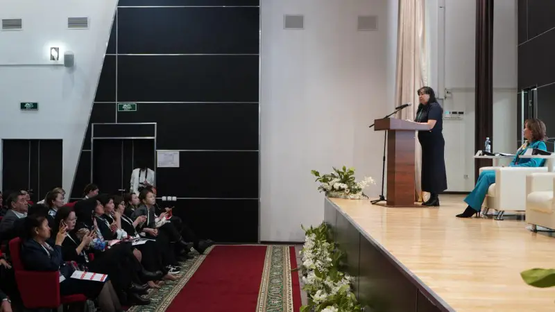 В Атырау прошла международная конференция, на которой педагоги и эксперты обсудили актуальные вопросы обновления системы карьерного образования в условиях быстрых перемен. Участники конференции акцентировали внимание на необходимости подготовки школьников {city2}