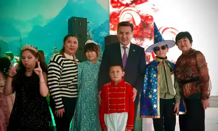 В ВКО прошла новогодняя ёлка акима области для детей с особыми потребностями (5)