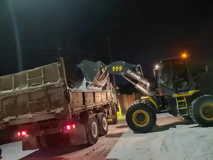 Астана в снежном вихре: 1 200 единиц техники сражаются с зимней стихией {city2}