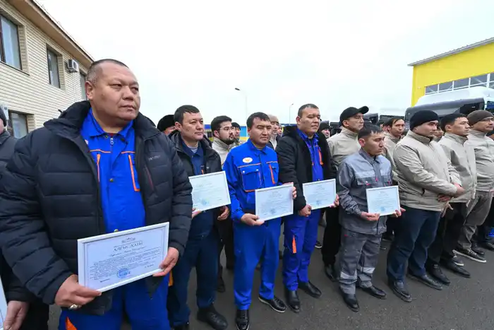 Глава региона встретился с сотрудниками «Қызылорда автобус паркі», «Қызылорда су жүйесі» (9)