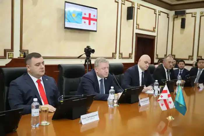 Аким Мангистауской области принял Чрезвычайного и Полномочного Посла Грузии в Казахстане Левана Диасамидзе (3)