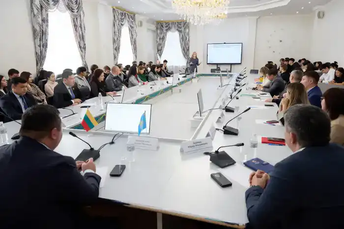 Профессор литовского университета консультирует костанайских предпринимателей на базе КРУ (10)