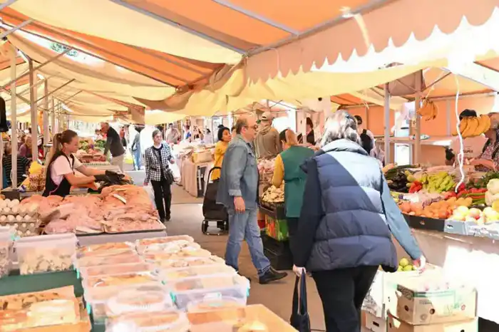 Weekend Markets in Auezov and Bostandyk Districts Transition to Three-Day Operation {city2}