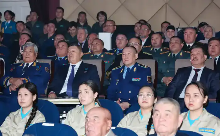 В Минобороны прошло чествование Халық қаһарманы Мухтара Алтынбаева в честь его 80-летнего юбилея (5)