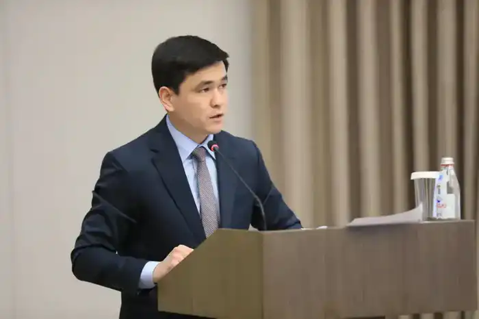 Глава региона обсудил контроль цен на продукты к Новому году {city2}